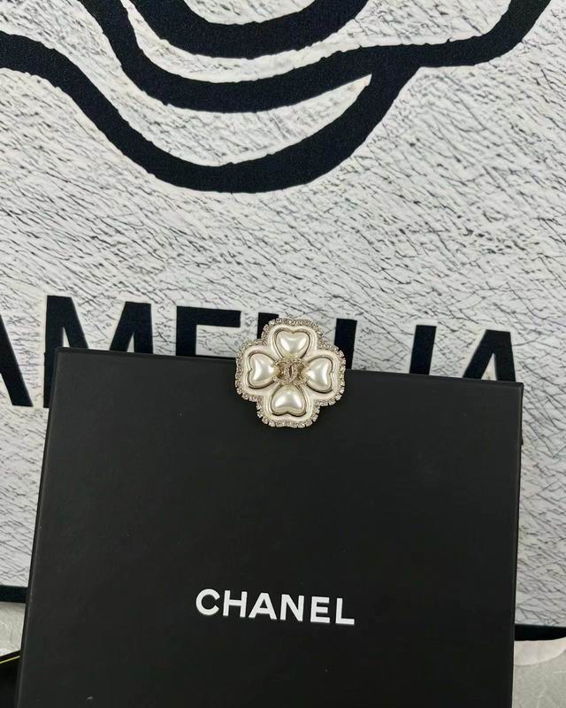 Chanel Brooch 11yxx156 (2)