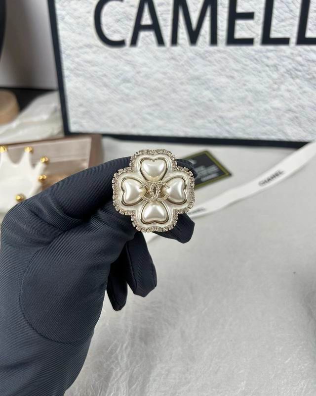 Chanel Brooch 11yxx156 (3)