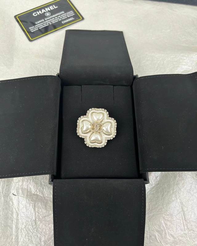 Chanel Brooch 11yxx156 (4)