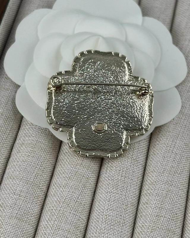 Chanel Brooch 11yxx156 (6)