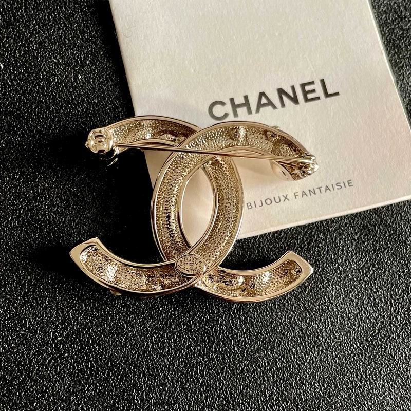 Chanel Brooch 11yxx159 (3)