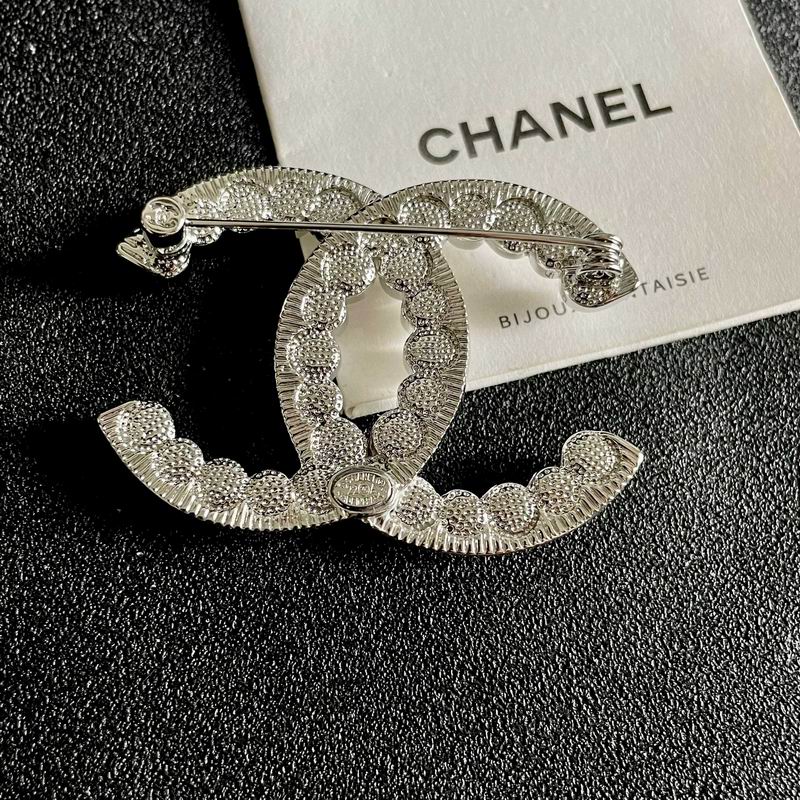 Chanel Brooch 11yxx162 (3)