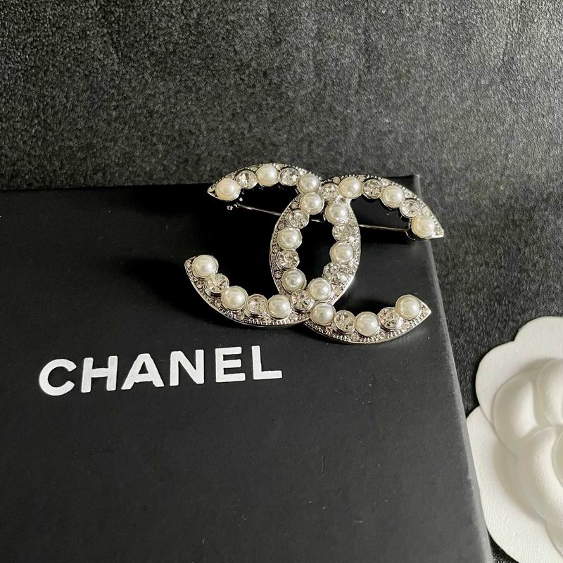 Chanel Brooch 11yxx162 (5)