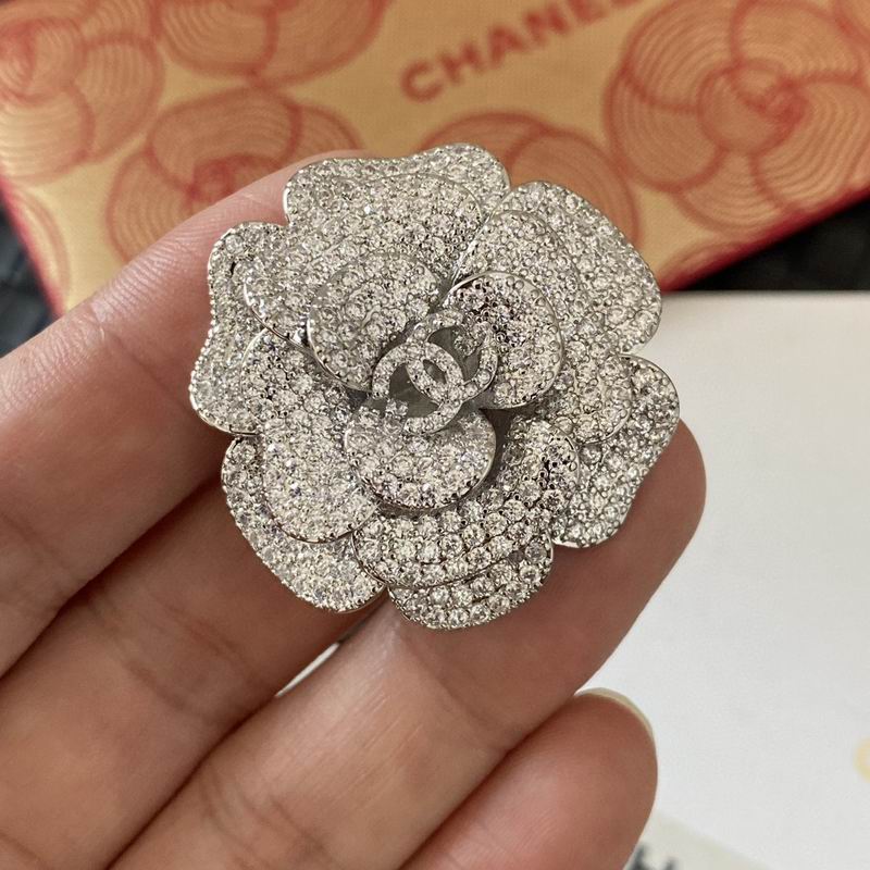 Chanel Brooch 11yxx165 (3)