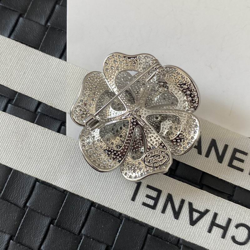 Chanel Brooch 11yxx165 (4)