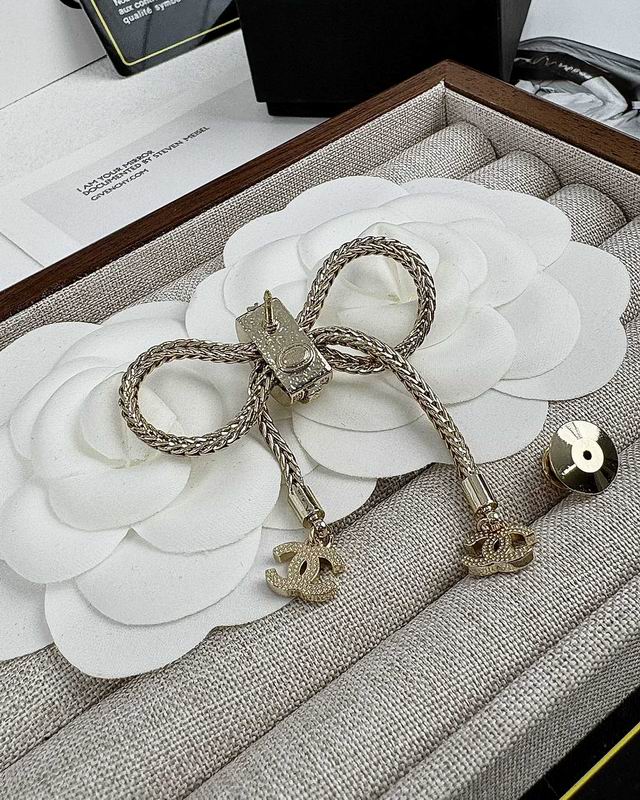 Chanel Brooch 11yxx176 (3)
