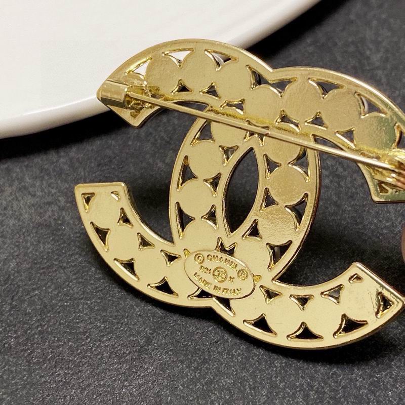 Chanel Brooch 11yxx210 (3)