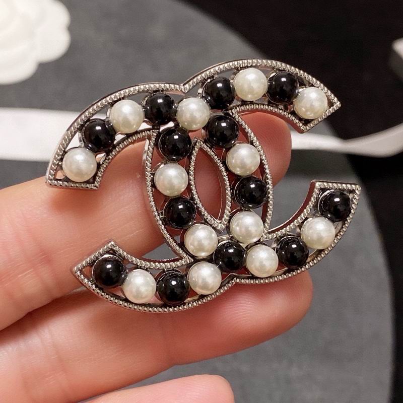 Chanel Brooch 11yxx210 (6)