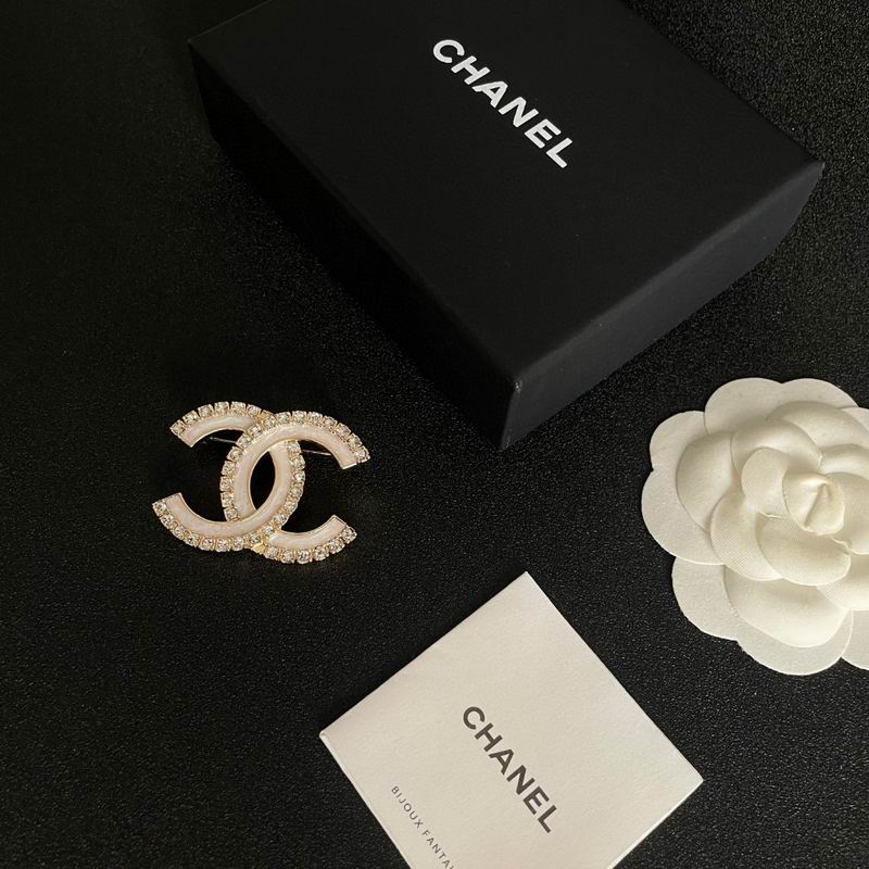 Chanel Brooch 12yxx211 (1)