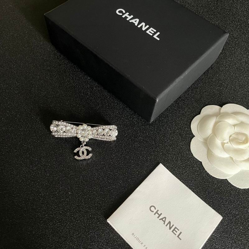 Chanel Brooch 12yxx212 (1)