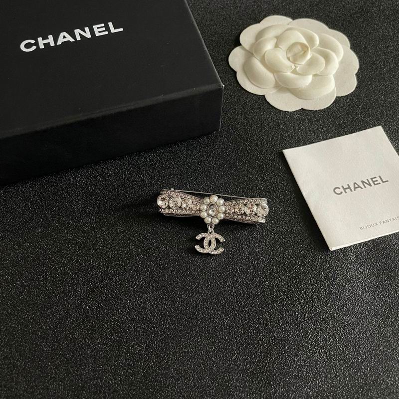 Chanel Brooch 12yxx212 (2)