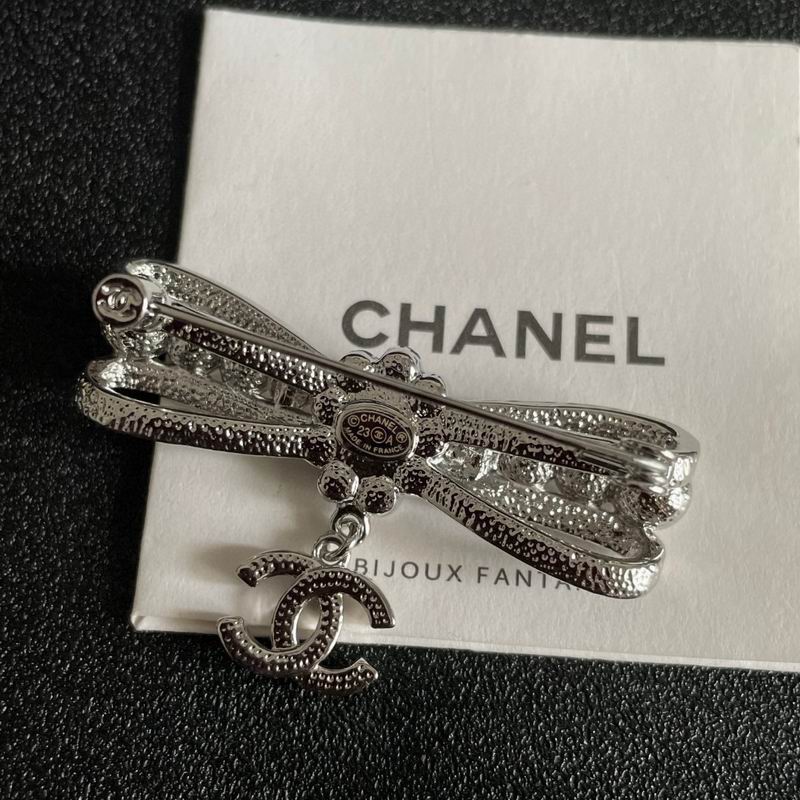 Chanel Brooch 12yxx212 (3)
