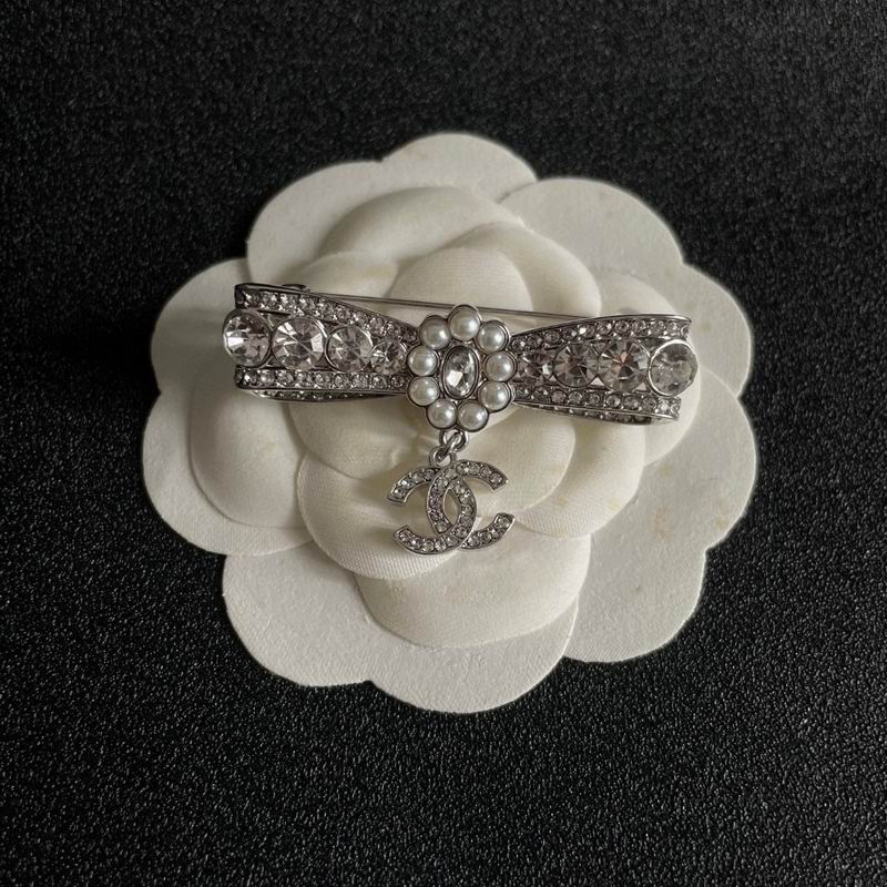 Chanel Brooch 12yxx212 (4)