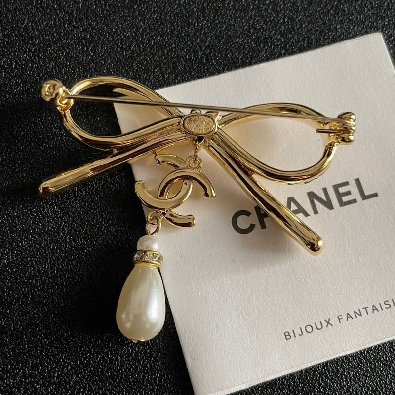 Chanel Brooch 12yxx213 (3)