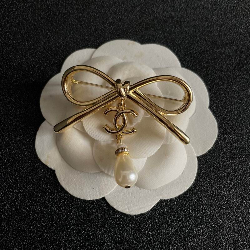 Chanel Brooch 12yxx213 (4)