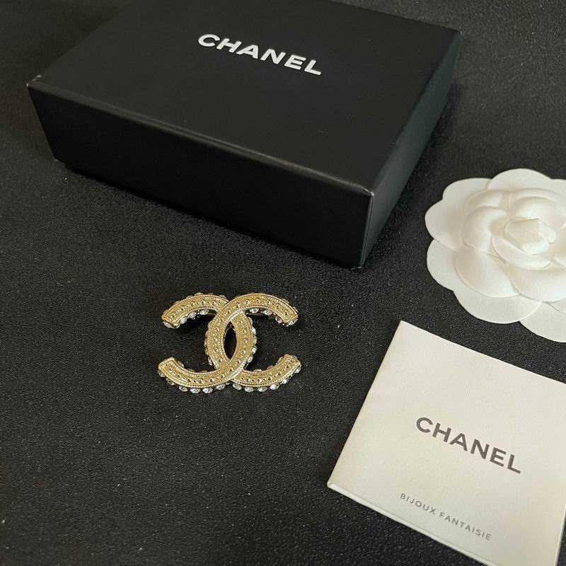 Chanel Brooch 12yxx218 (1)