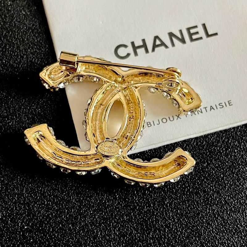 Chanel Brooch 12yxx218 (3)