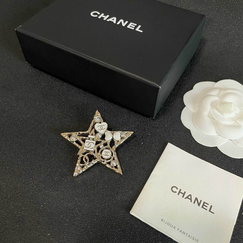 Chanel Brooch 12yxx219 (1)