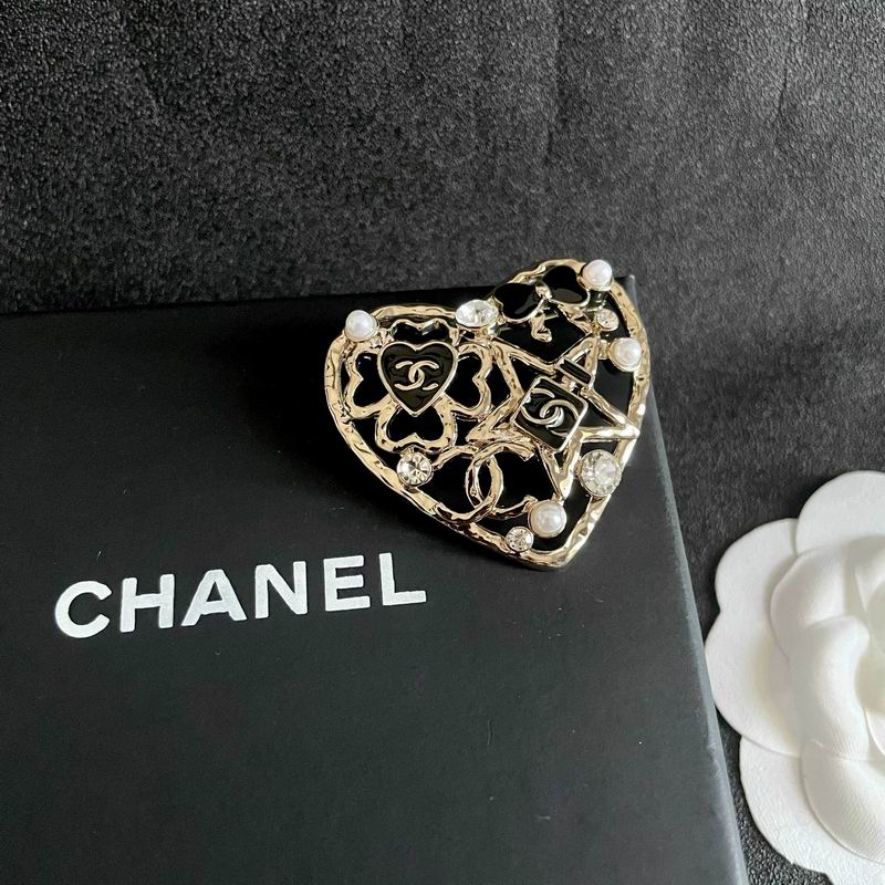 Chanel Brooch 12yxx220 (6)