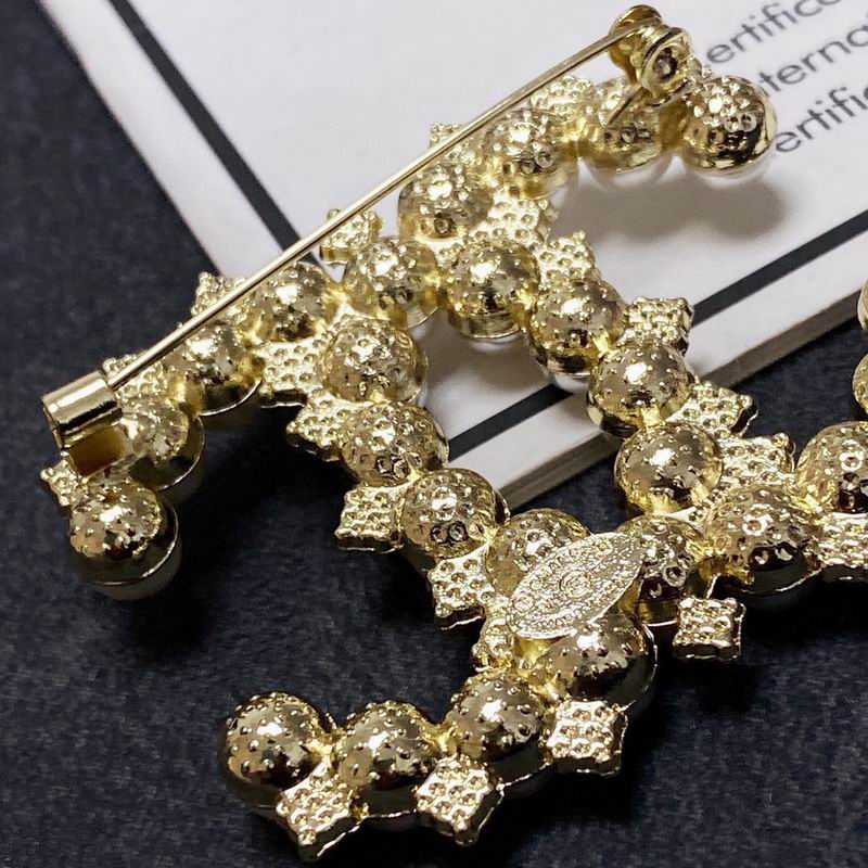 Chanel Brooch 12yxx221 (3)