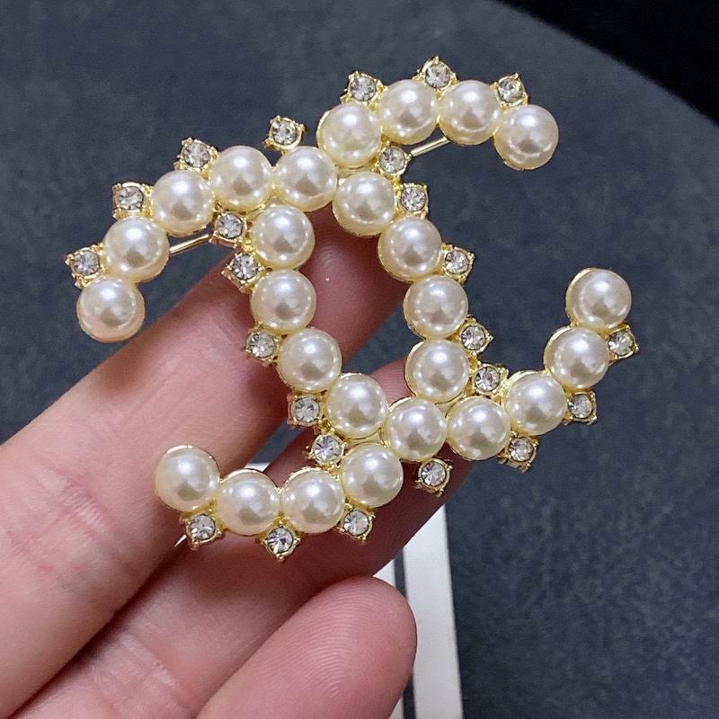 Chanel Brooch 12yxx221 (6)