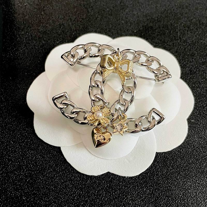 Chanel Brooch 12yxx224 (4)