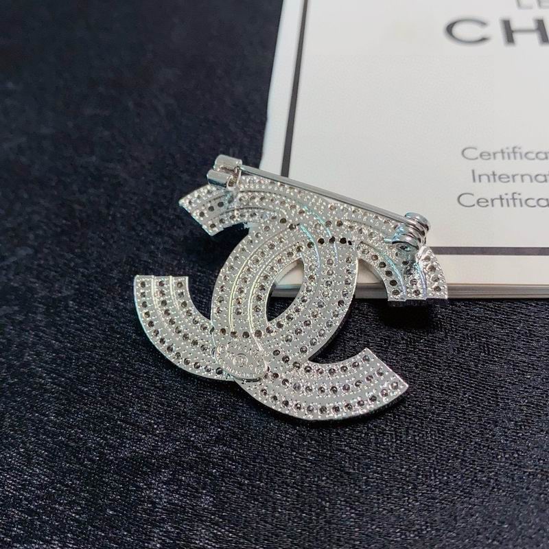 Chanel Brooch 12yxx225 (3)
