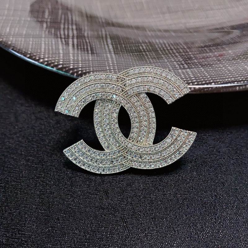 Chanel Brooch 12yxx225 (5)