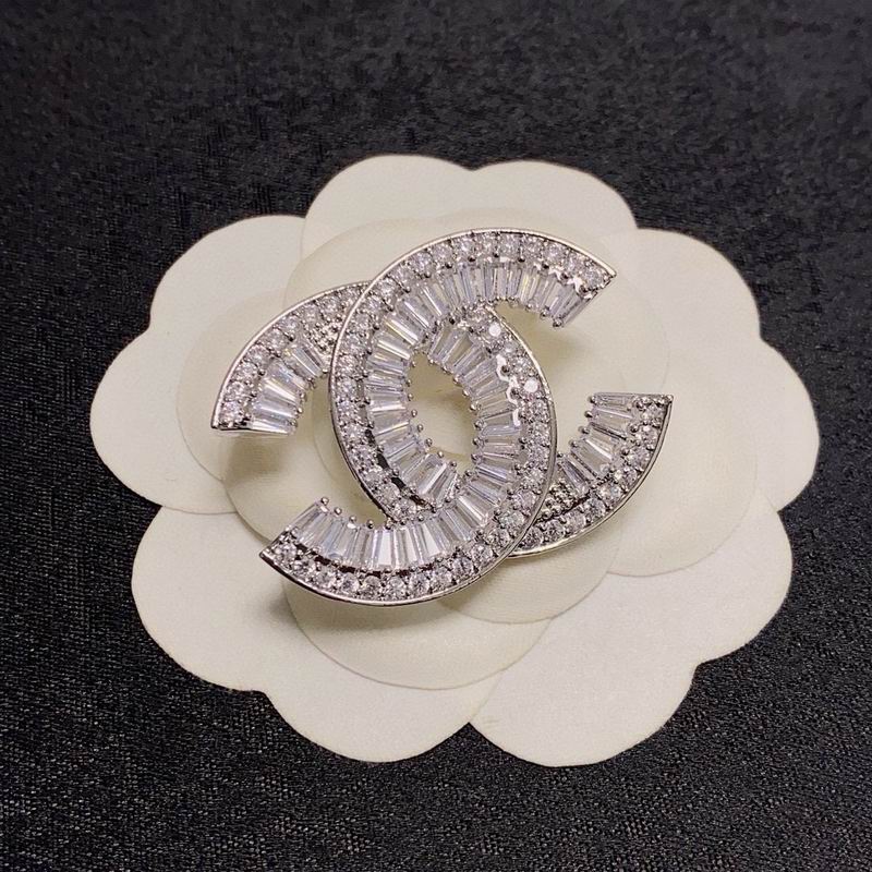 Chanel Brooch 12yxx226 (1)