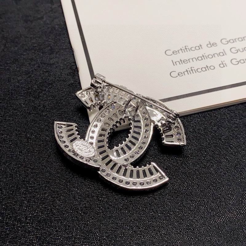 Chanel Brooch 12yxx226 (2)