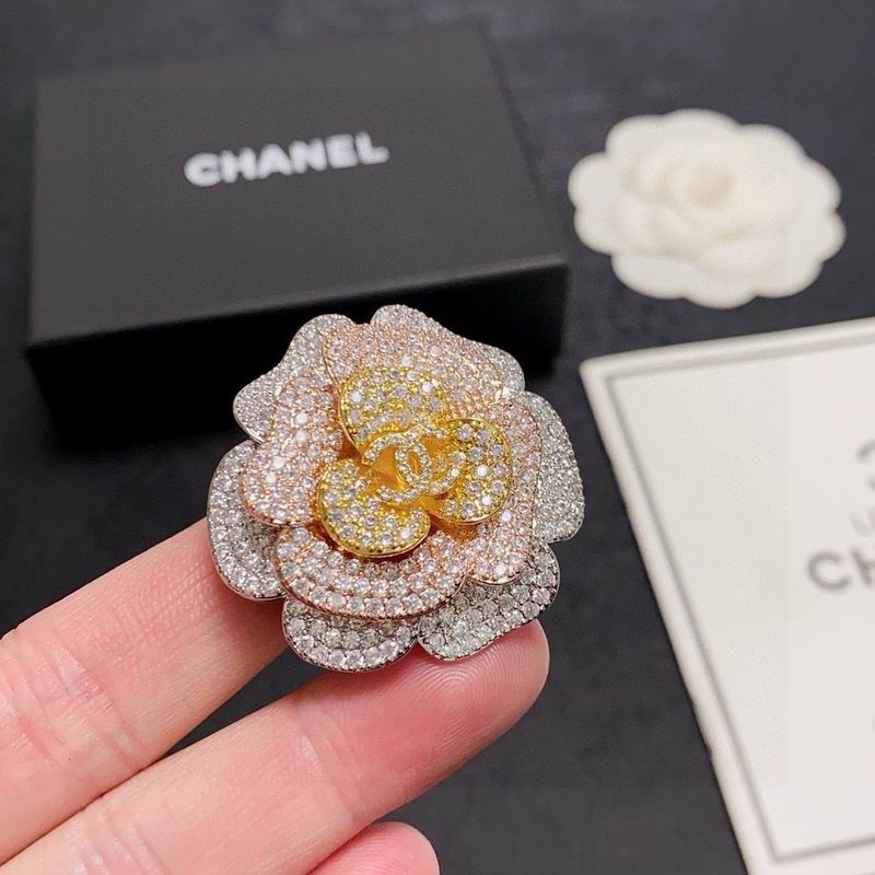 Chanel Brooch 12yxx227 (1)