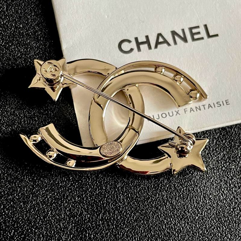 Chanel Brooch 12yxx228 (3)