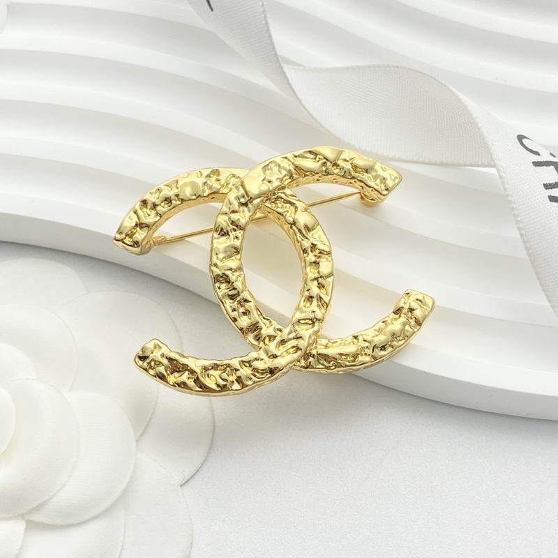 Chanel Brooch 12yxx230 (1)