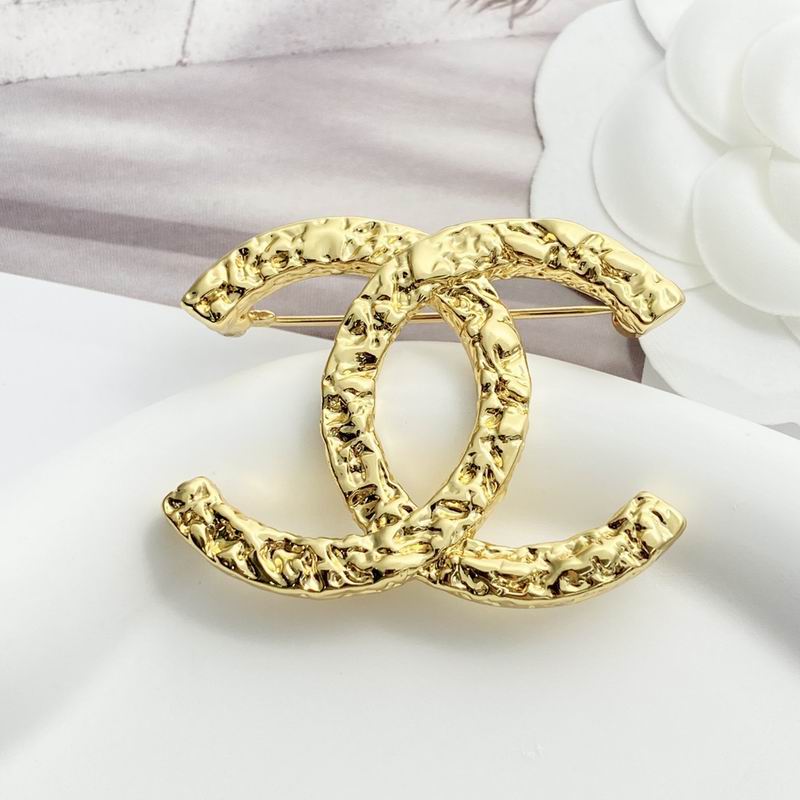 Chanel Brooch 12yxx230 (3)
