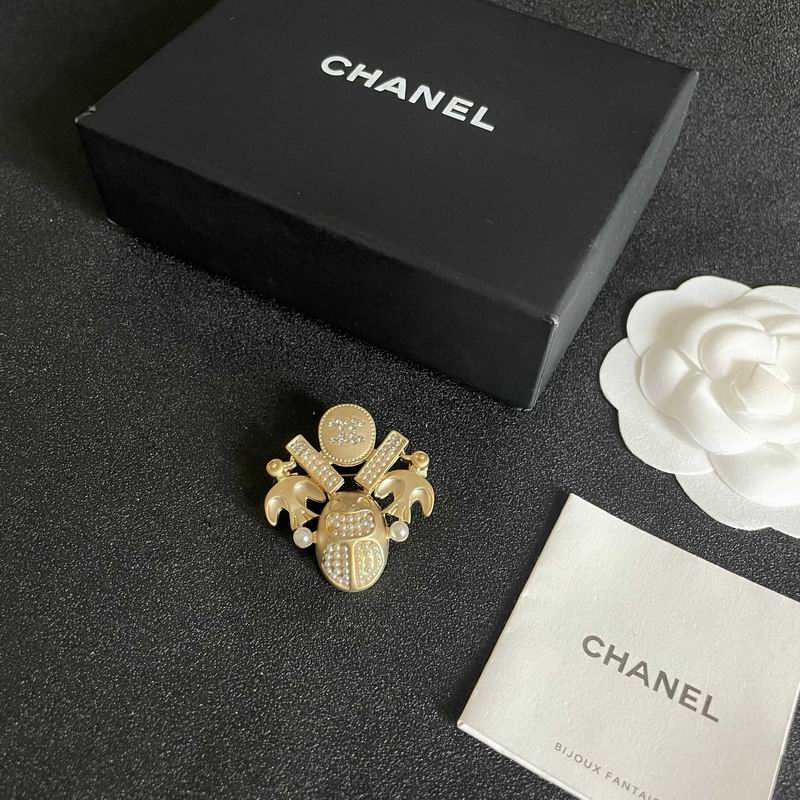 Chanel Brooch 12yxx231 (1)