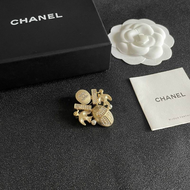 Chanel Brooch 12yxx231 (2)