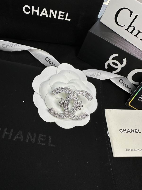 Chanel Brooch 12yxx232 (1)