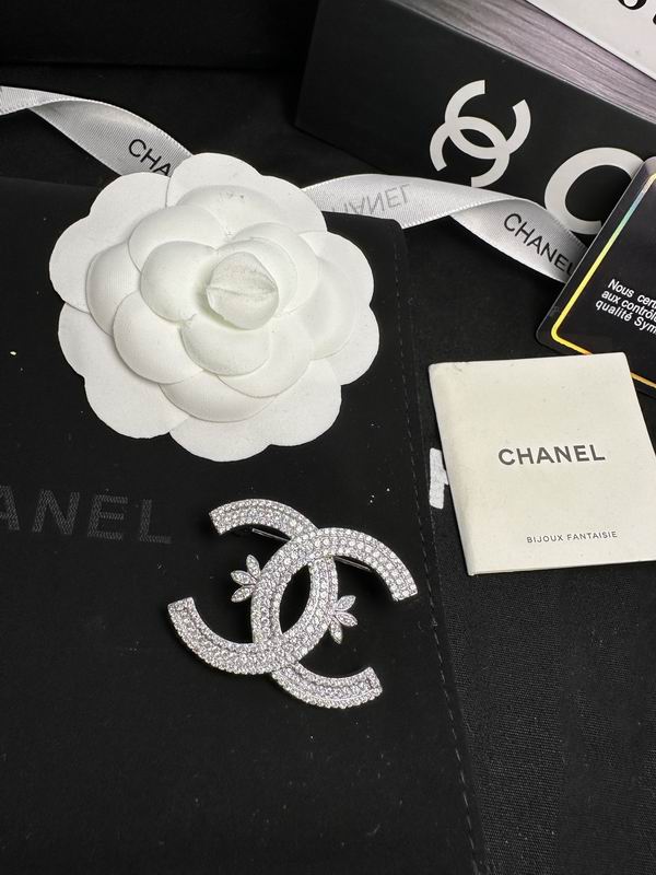 Chanel Brooch 12yxx232 (2)