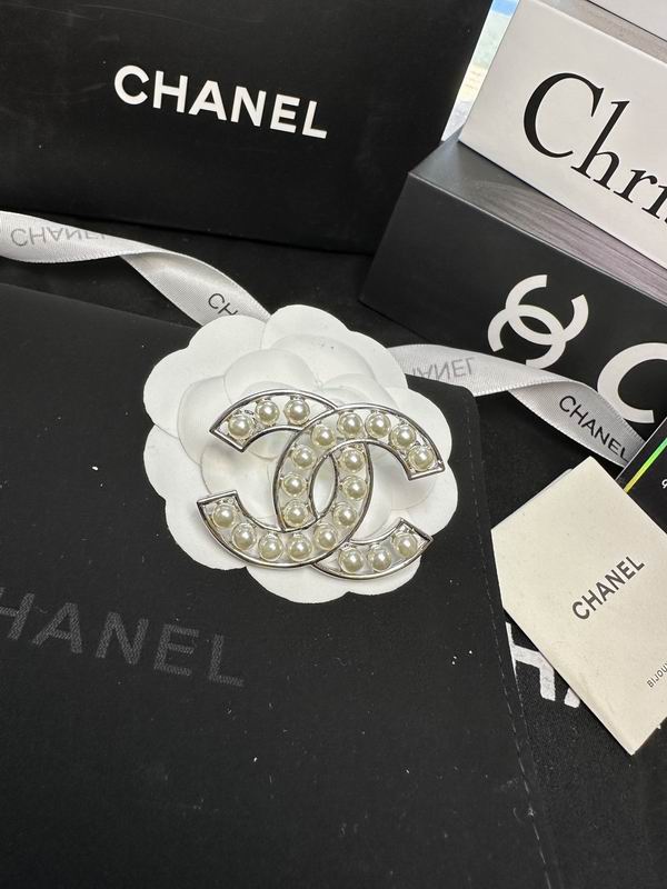 Chanel Brooch 12yxx233 (1)