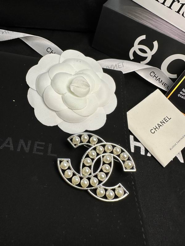 Chanel Brooch 12yxx233 (2)