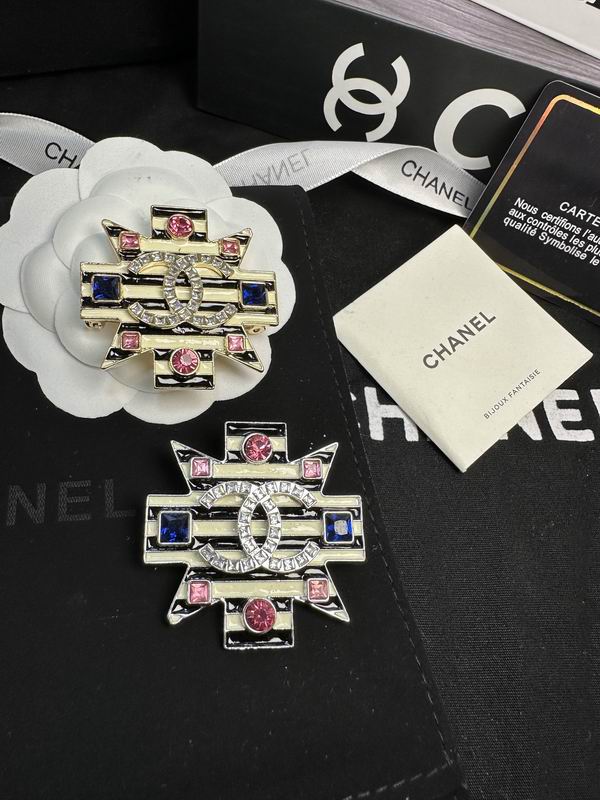 Chanel Brooch 12yxx235 (1)