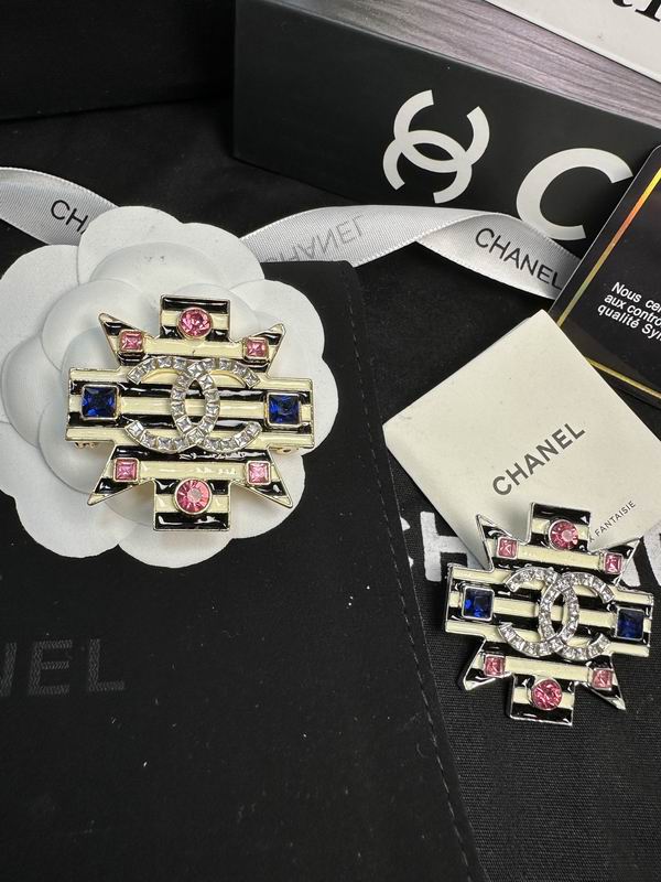Chanel Brooch 12yxx235 (2)
