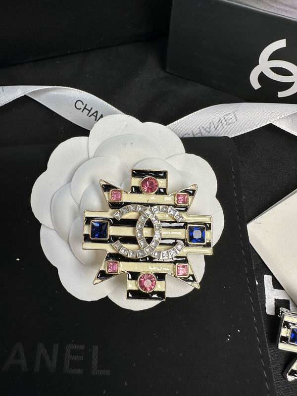 Chanel Brooch 12yxx235 (3)