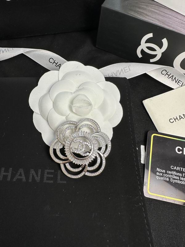 Chanel Brooch 12yxx237 (1)