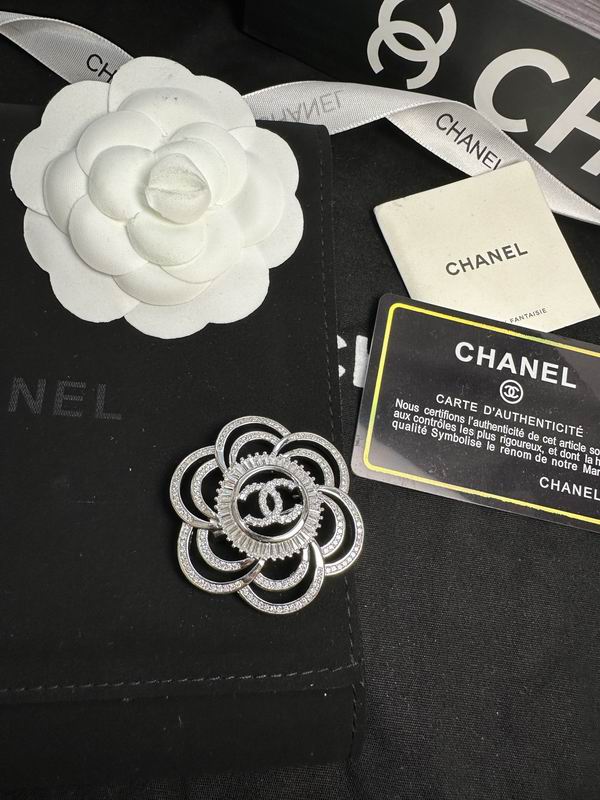 Chanel Brooch 12yxx237 (2)