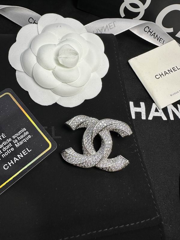 Chanel Brooch 12yxx238 (2)