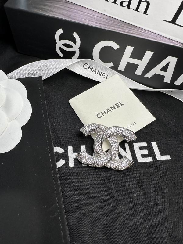 Chanel Brooch 12yxx238 (3)