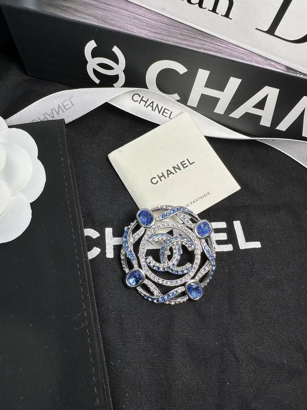 Chanel Brooch 12yxx239 (3)