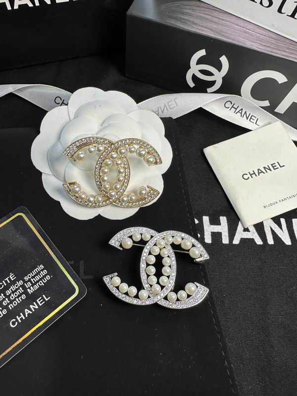 Chanel Brooch 12yxx240 (1)