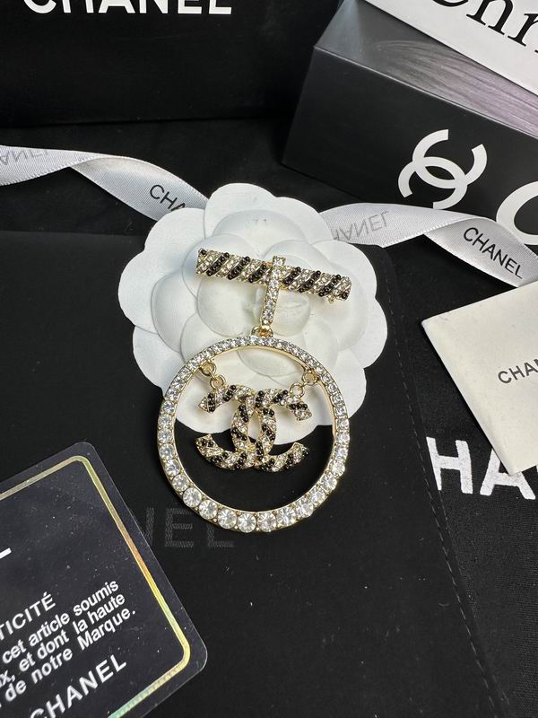 Chanel Brooch 12yxx241 (1)